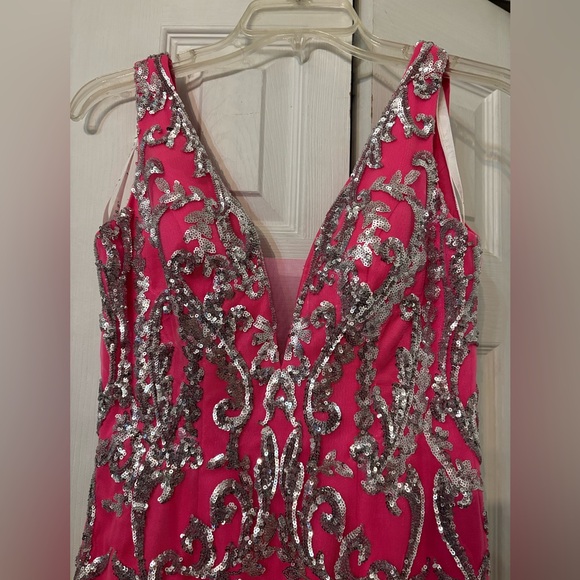 Jasz Elegant Hot Pink and Silver Sequined Embellished Prom Dress-Size 0 - Picture 1 of 8